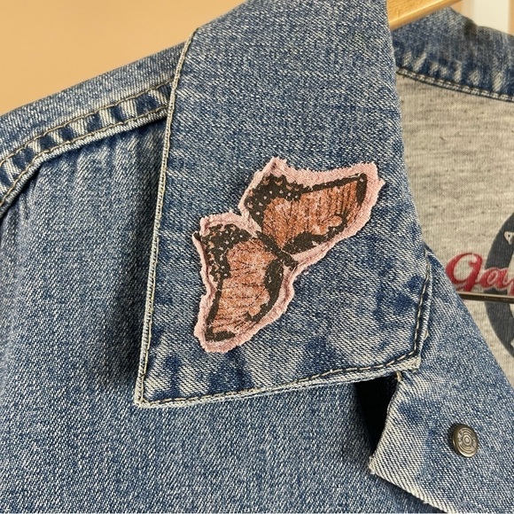Vintage Gap Tiger Patch Denim Jacket Size Large Butterfly Bee Flower Patch - Picture 9 of 10